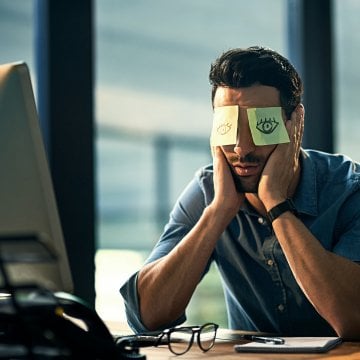 How to Fight Off Sleep and Stay Awake, According to Science