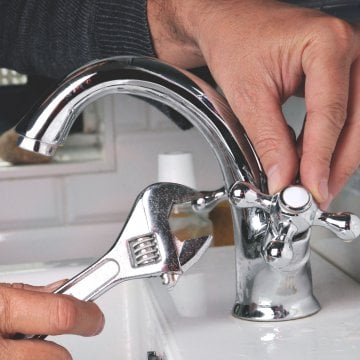 Don\'t Call a Plumber Without Reading This Guide